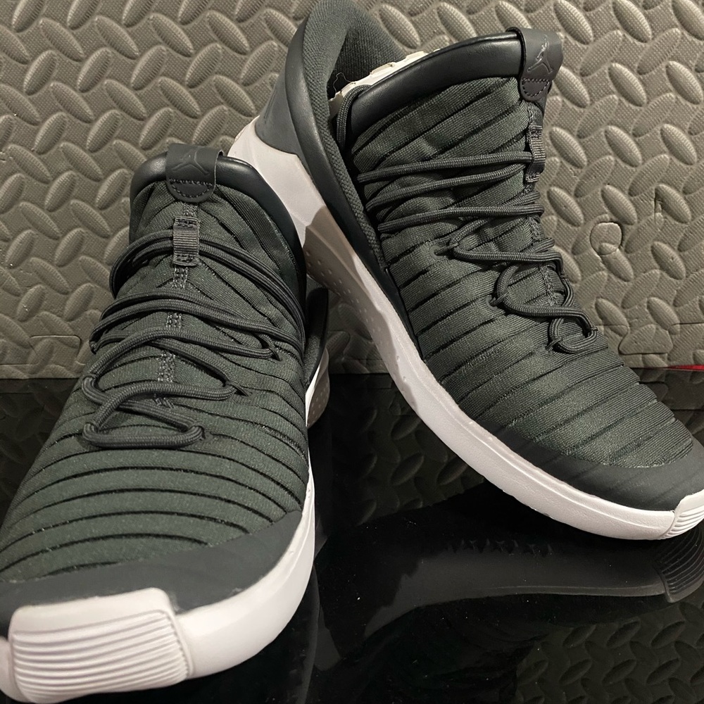 JORDAN FLIGHT LUXE size 11